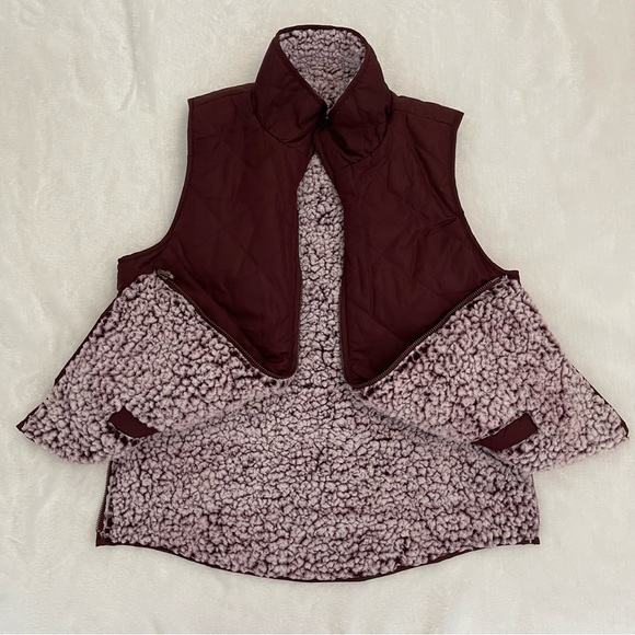 Reversible Purple Sherpa Vest - Picture 6 of 14